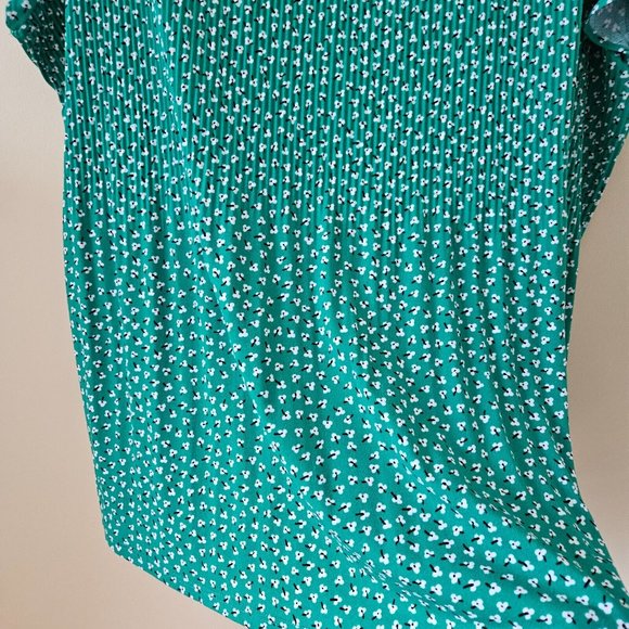 Adrianna Papell Tiered Flutter SS Green Ditsy Floral Print Top Plus Womens 2X - Picture 3 of 14